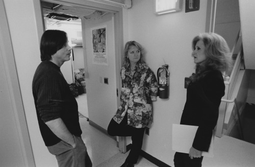 Jackson, Emily.Bonnie backstage at Honor the Earth Show 1997 Photo by Susan Alzner
